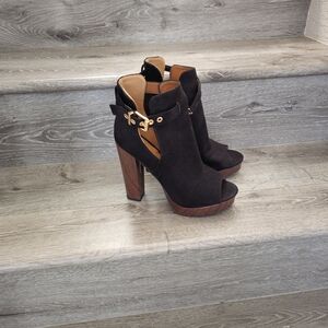 Elegant Black Peep-Toe Platform Ankle Boots Size 7.5